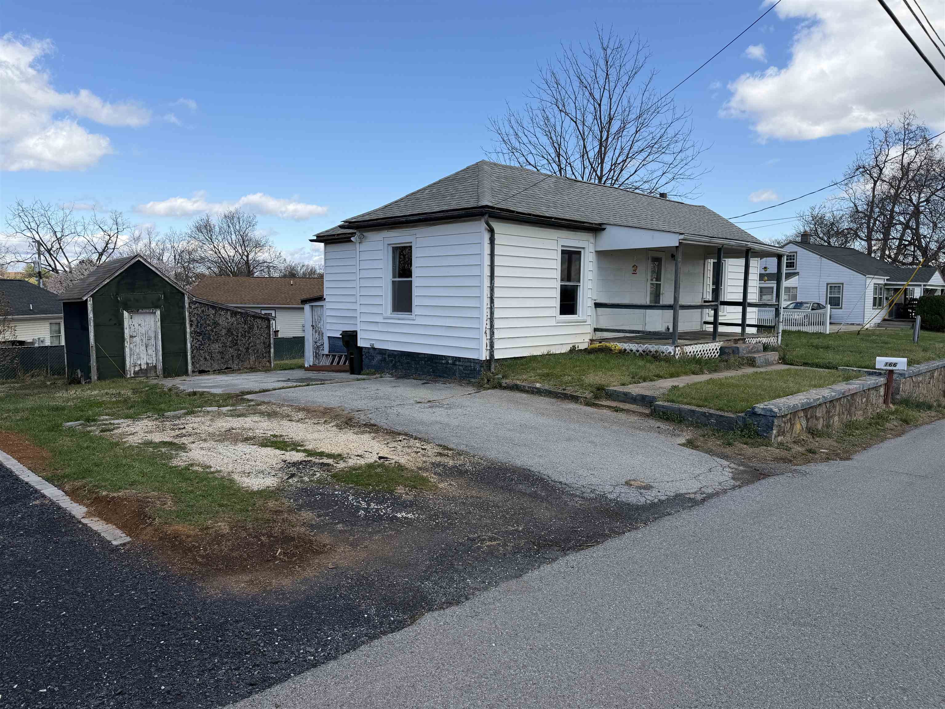 166 STRAITH ST, STAUNTON, Virginia 24401, 3 Bedrooms Bedrooms, ,1 BathroomBathrooms,Residential,166 STRAITH ST,674821 MLS # 674821