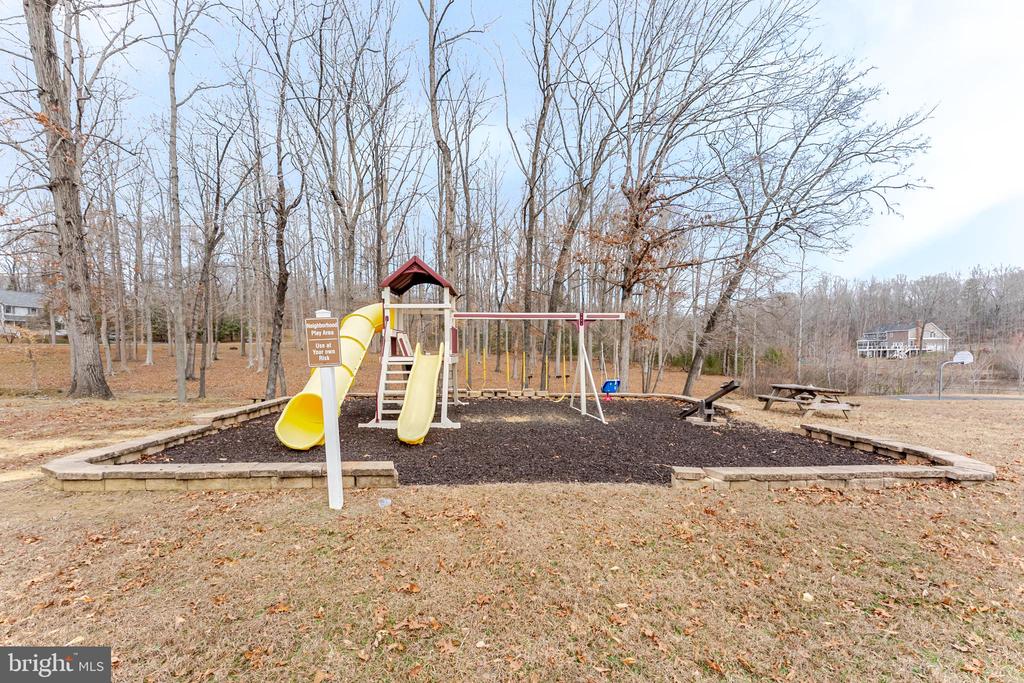 8007 PEMBROKE CIR, SPOTSYLVANIA, Virginia 22551, 4 Bedrooms Bedrooms, ,3 BathroomsBathrooms,Residential,8007 PEMBROKE CIR,VASP2038934 MLS # VASP2038934