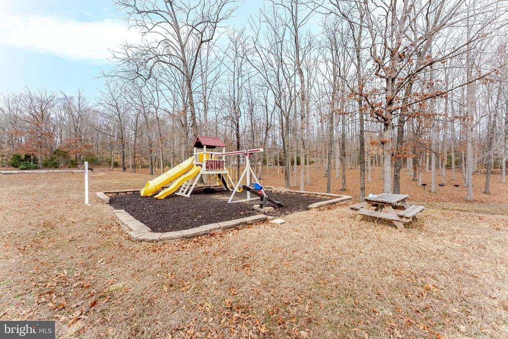 8007 PEMBROKE CIR, SPOTSYLVANIA, Virginia 22551, 4 Bedrooms Bedrooms, ,3 BathroomsBathrooms,Residential,8007 PEMBROKE CIR,VASP2038934 MLS # VASP2038934