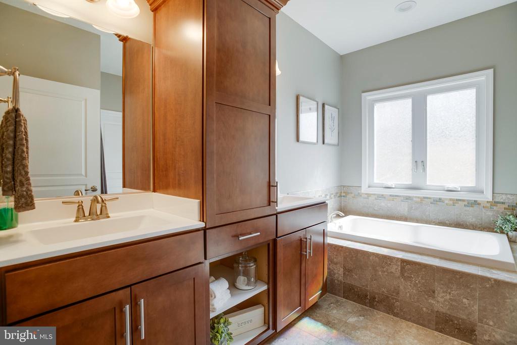 10137 LAKE CREST PL, CULPEPER, Virginia 22701, 4 Bedrooms Bedrooms, ,3 BathroomsBathrooms,Residential,10137 LAKE CREST PL,VACU2012974 MLS # VACU2012974