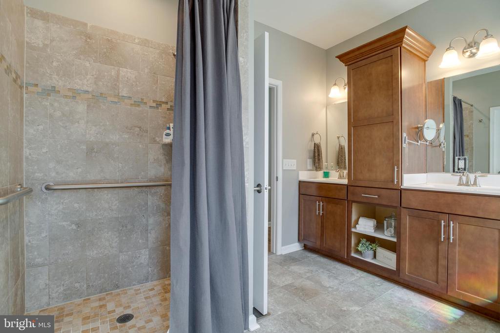 10137 LAKE CREST PL, CULPEPER, Virginia 22701, 4 Bedrooms Bedrooms, ,3 BathroomsBathrooms,Residential,10137 LAKE CREST PL,VACU2012974 MLS # VACU2012974