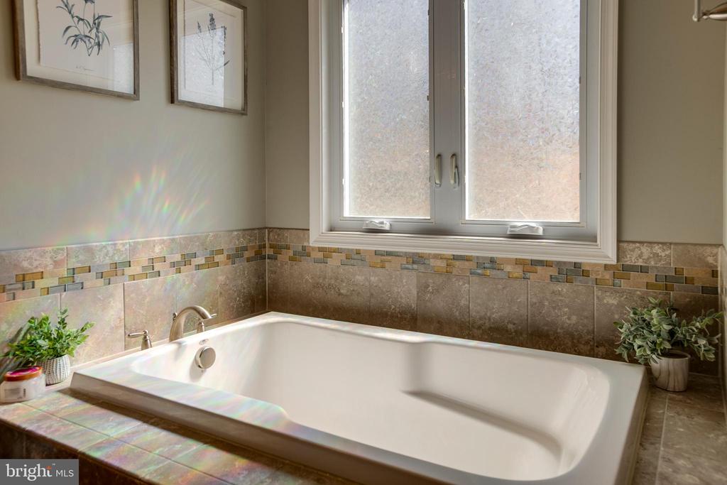 10137 LAKE CREST PL, CULPEPER, Virginia 22701, 4 Bedrooms Bedrooms, ,3 BathroomsBathrooms,Residential,10137 LAKE CREST PL,VACU2012974 MLS # VACU2012974