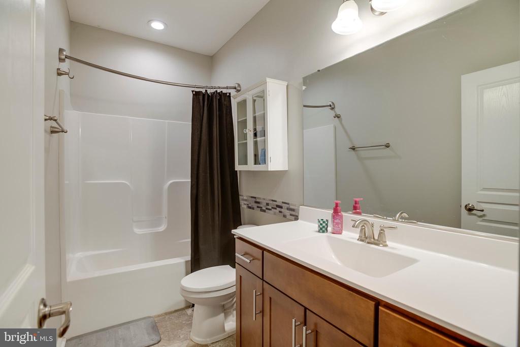 10137 LAKE CREST PL, CULPEPER, Virginia 22701, 4 Bedrooms Bedrooms, ,3 BathroomsBathrooms,Residential,10137 LAKE CREST PL,VACU2012974 MLS # VACU2012974