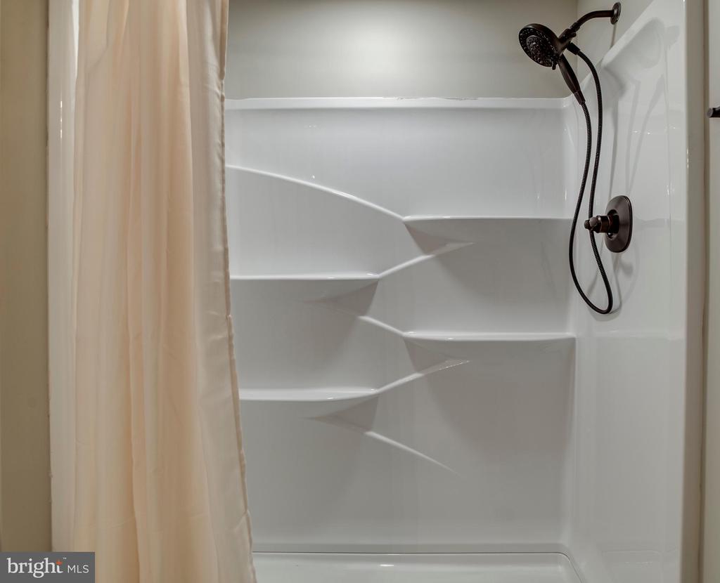 10137 LAKE CREST PL, CULPEPER, Virginia 22701, 4 Bedrooms Bedrooms, ,3 BathroomsBathrooms,Residential,10137 LAKE CREST PL,VACU2012974 MLS # VACU2012974