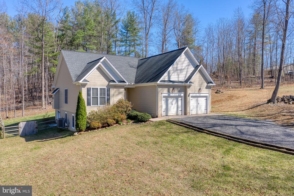 10137 LAKE CREST PL, CULPEPER, Virginia 22701, 4 Bedrooms Bedrooms, ,3 BathroomsBathrooms,Residential,10137 LAKE CREST PL,VACU2012974 MLS # VACU2012974