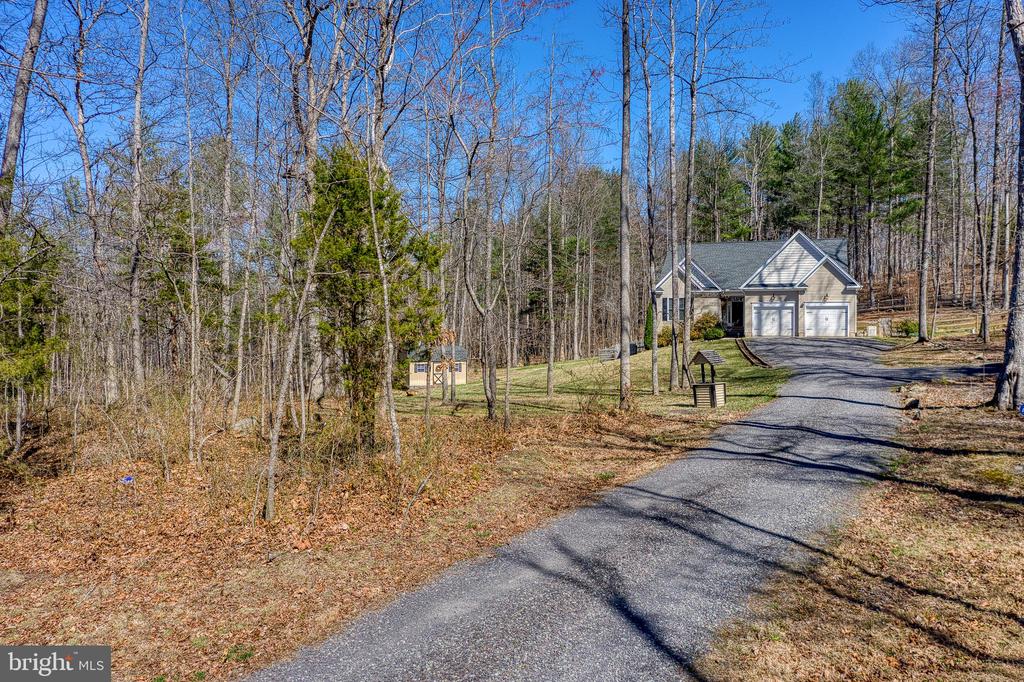 10137 LAKE CREST PL, CULPEPER, Virginia 22701, 4 Bedrooms Bedrooms, ,3 BathroomsBathrooms,Residential,10137 LAKE CREST PL,VACU2012974 MLS # VACU2012974