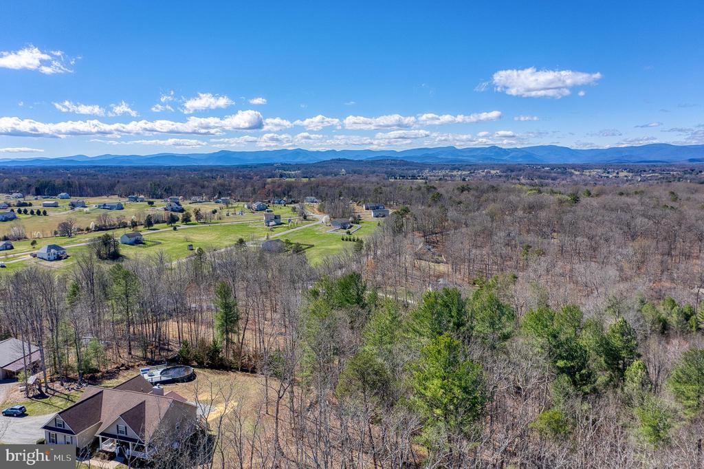 10137 LAKE CREST PL, CULPEPER, Virginia 22701, 4 Bedrooms Bedrooms, ,3 BathroomsBathrooms,Residential,10137 LAKE CREST PL,VACU2012974 MLS # VACU2012974