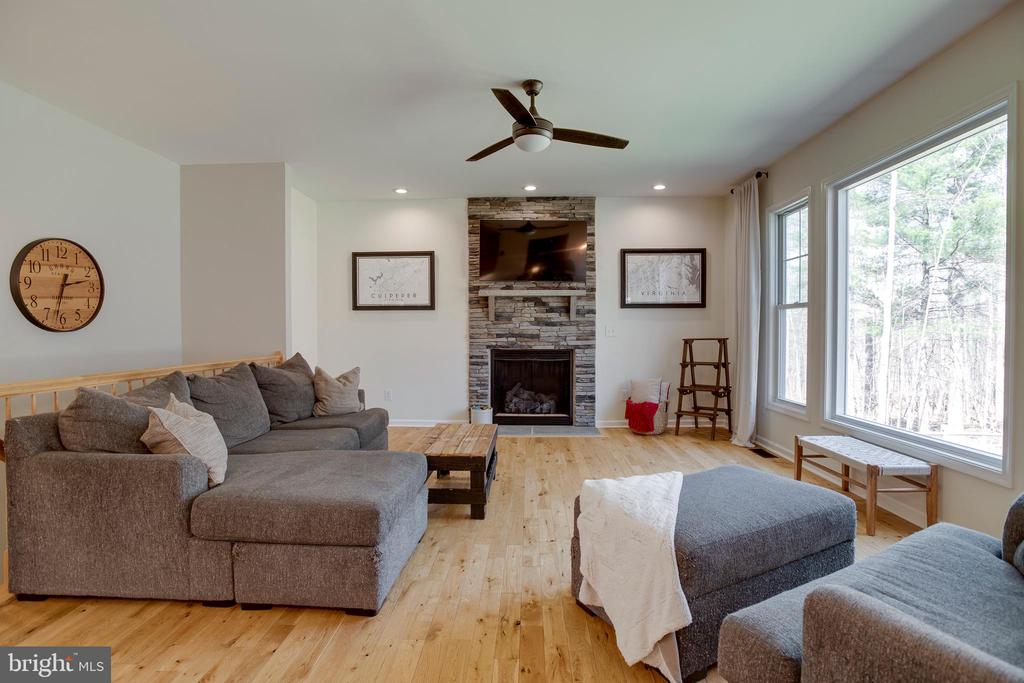 10137 LAKE CREST PL, CULPEPER, Virginia 22701, 4 Bedrooms Bedrooms, ,3 BathroomsBathrooms,Residential,10137 LAKE CREST PL,VACU2012974 MLS # VACU2012974