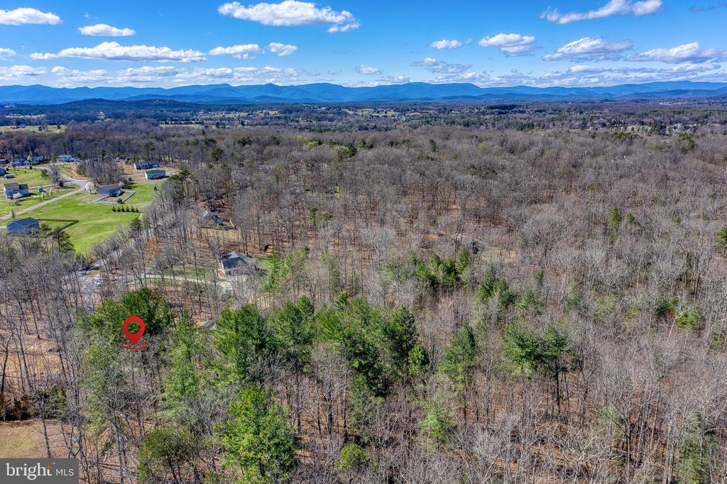 10137 LAKE CREST PL, CULPEPER, Virginia 22701, 4 Bedrooms Bedrooms, ,3 BathroomsBathrooms,Residential,10137 LAKE CREST PL,VACU2012974 MLS # VACU2012974