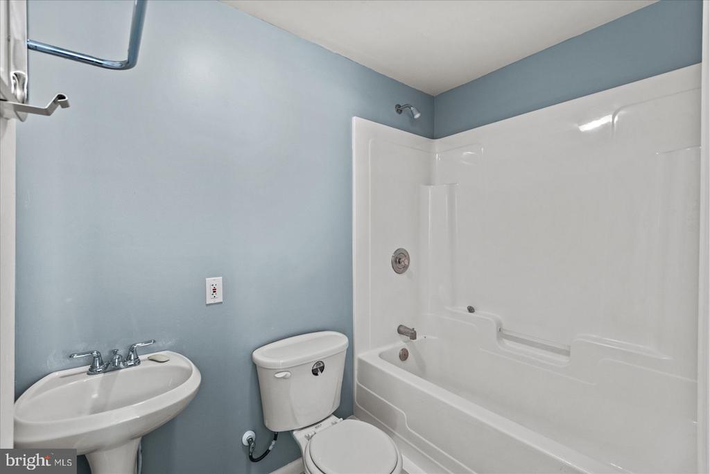 12201 STONEHENGE DR, FREDERICKSBURG, Virginia 22407, 4 Bedrooms Bedrooms, ,3 BathroomsBathrooms,Residential,12201 STONEHENGE DR,VASP2040134 MLS # VASP2040134