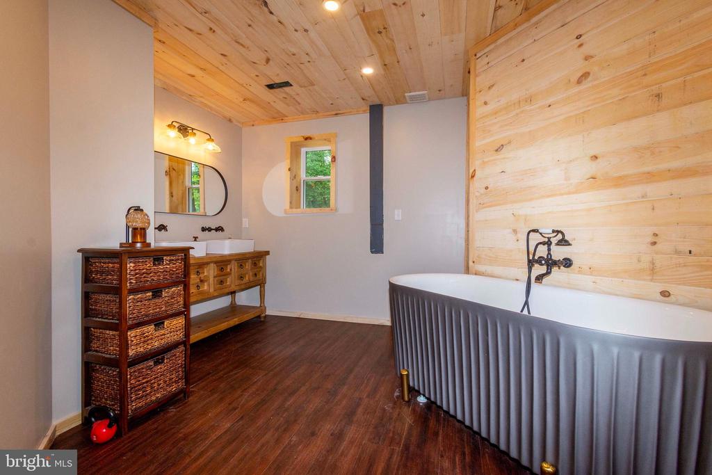 18184 CRAWFORD LN, GORDONSVILLE, Virginia 22942, 4 Bedrooms Bedrooms, ,3 BathroomsBathrooms,Residential,18184 CRAWFORD LN,VAOR2013652 MLS # VAOR2013652