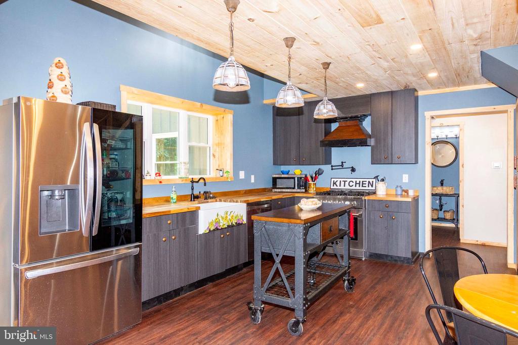 18184 CRAWFORD LN, GORDONSVILLE, Virginia 22942, 4 Bedrooms Bedrooms, ,3 BathroomsBathrooms,Residential,18184 CRAWFORD LN,VAOR2013652 MLS # VAOR2013652