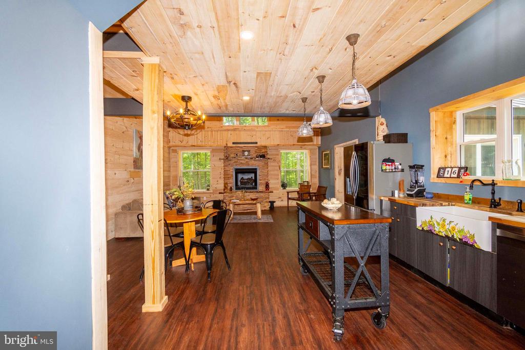 18184 CRAWFORD LN, GORDONSVILLE, Virginia 22942, 4 Bedrooms Bedrooms, ,3 BathroomsBathrooms,Residential,18184 CRAWFORD LN,VAOR2013652 MLS # VAOR2013652