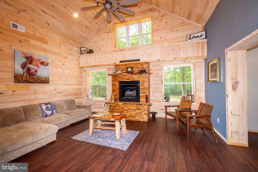 18184 CRAWFORD LN, GORDONSVILLE, Virginia 22942, 4 Bedrooms Bedrooms, ,3 BathroomsBathrooms,Residential,18184 CRAWFORD LN,VAOR2013652 MLS # VAOR2013652