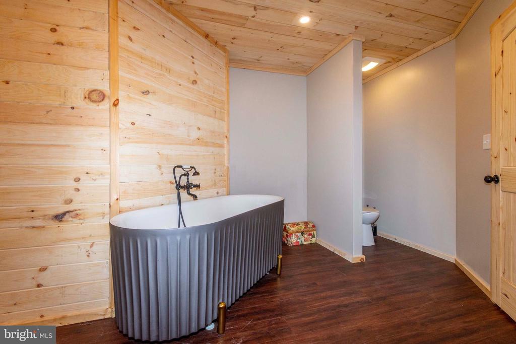 18184 CRAWFORD LN, GORDONSVILLE, Virginia 22942, 4 Bedrooms Bedrooms, ,3 BathroomsBathrooms,Residential,18184 CRAWFORD LN,VAOR2013652 MLS # VAOR2013652