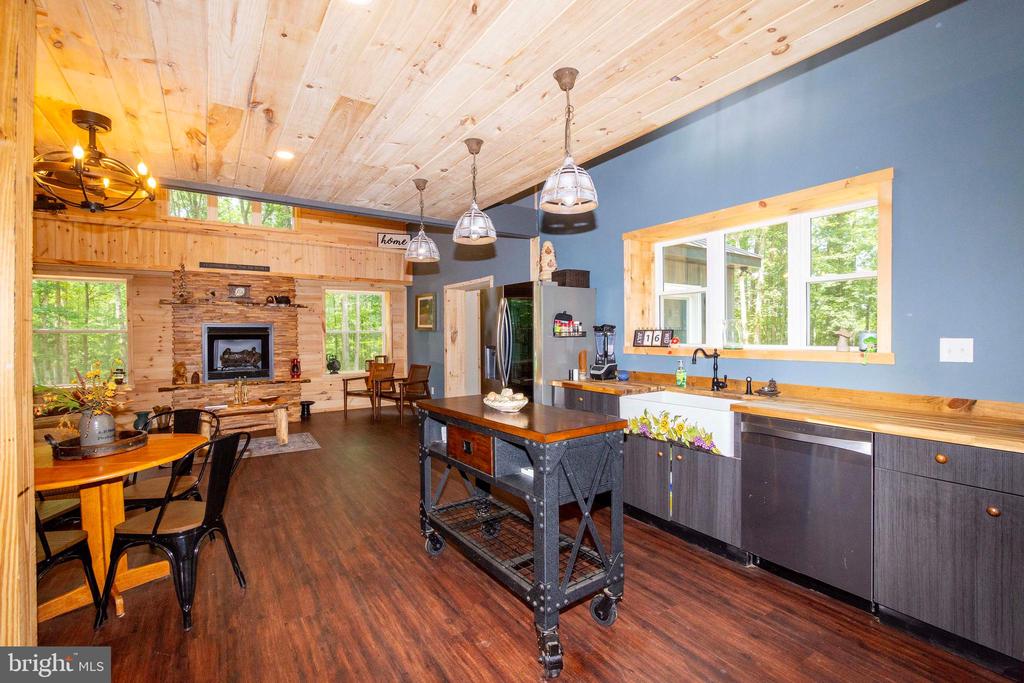 18184 CRAWFORD LN, GORDONSVILLE, Virginia 22942, 4 Bedrooms Bedrooms, ,3 BathroomsBathrooms,Residential,18184 CRAWFORD LN,VAOR2013652 MLS # VAOR2013652