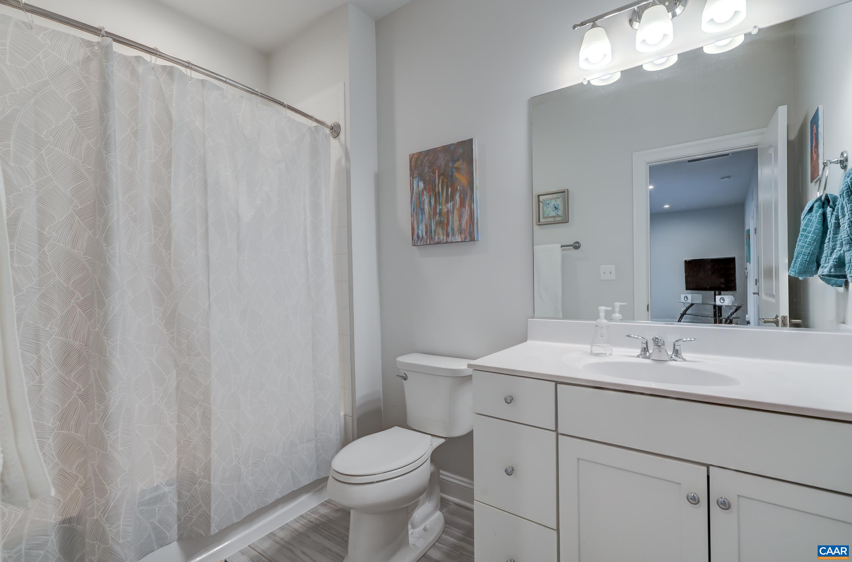 Full bathroom on second floor.