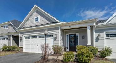 Beautiful main level living home in Glenbrook.