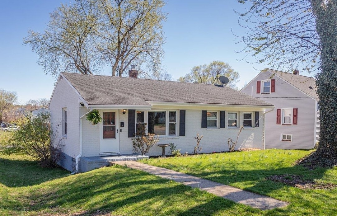 926 JEFFERSON ST, HARRISONBURG, Virginia 22801, 3 Bedrooms Bedrooms, ,1 BathroomBathrooms,Residential,926 JEFFERSON ST,674839 MLS # 674839