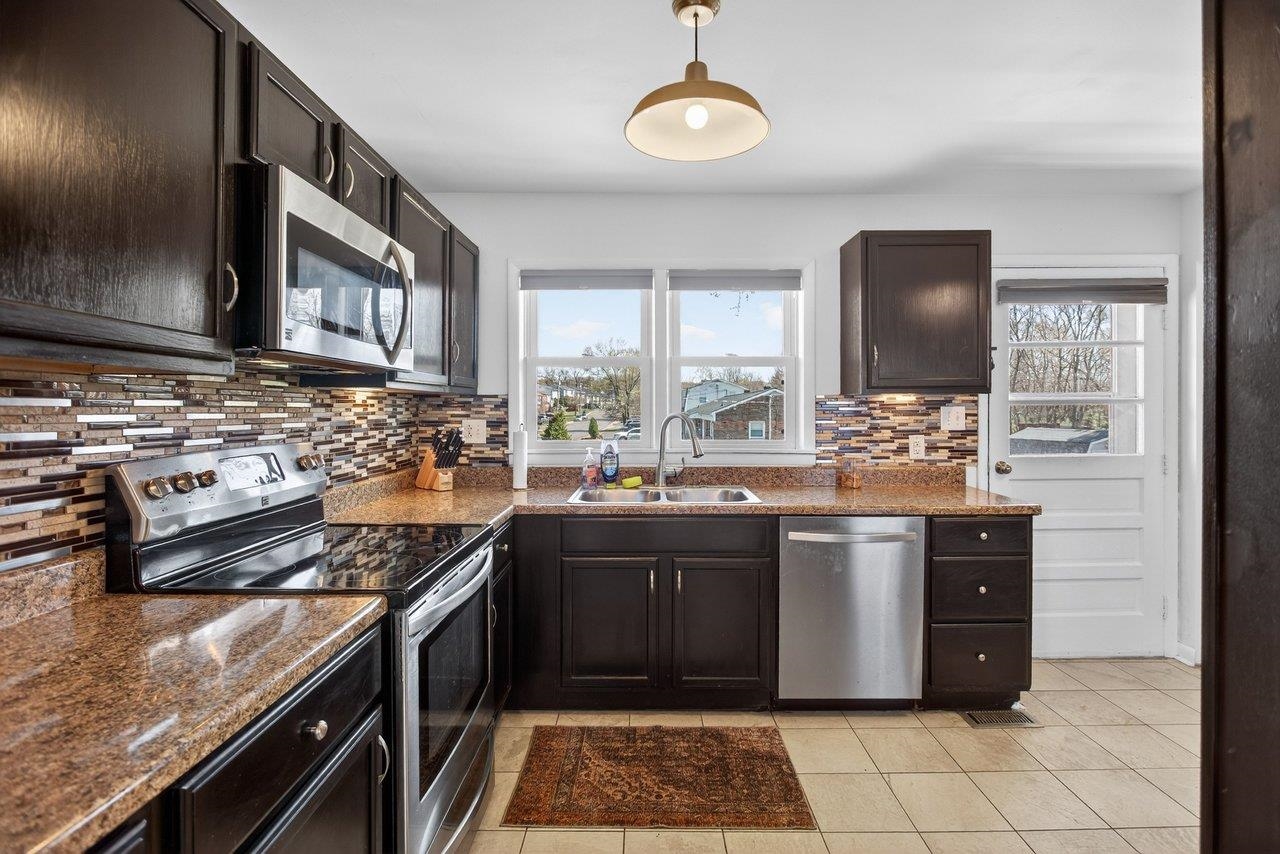 926 JEFFERSON ST, HARRISONBURG, Virginia 22801, 3 Bedrooms Bedrooms, ,1 BathroomBathrooms,Residential,926 JEFFERSON ST,674839 MLS # 674839