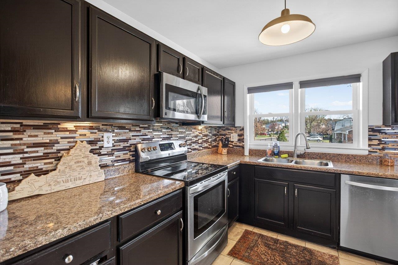 926 JEFFERSON ST, HARRISONBURG, Virginia 22801, 3 Bedrooms Bedrooms, ,1 BathroomBathrooms,Residential,926 JEFFERSON ST,674839 MLS # 674839