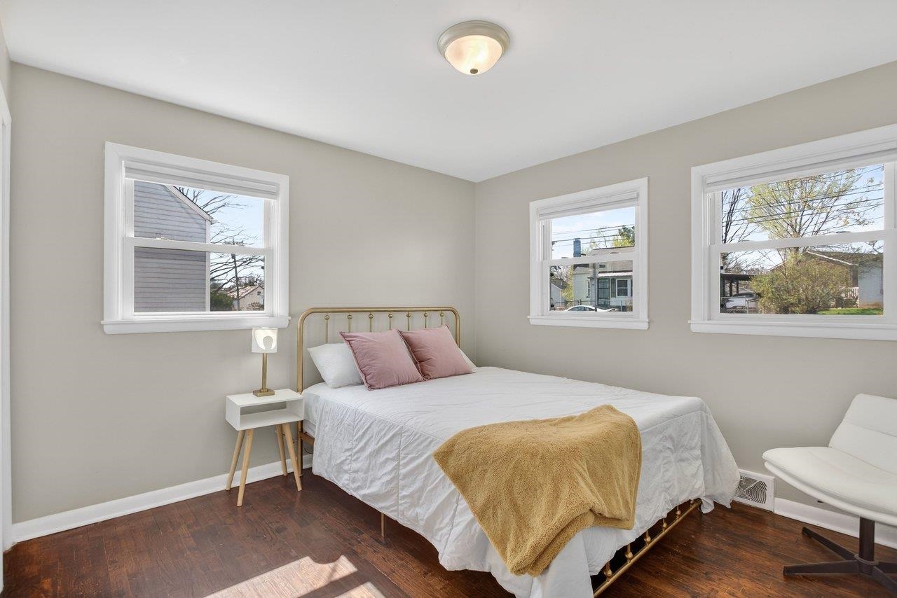 926 JEFFERSON ST, HARRISONBURG, Virginia 22801, 3 Bedrooms Bedrooms, ,1 BathroomBathrooms,Residential,926 JEFFERSON ST,674839 MLS # 674839