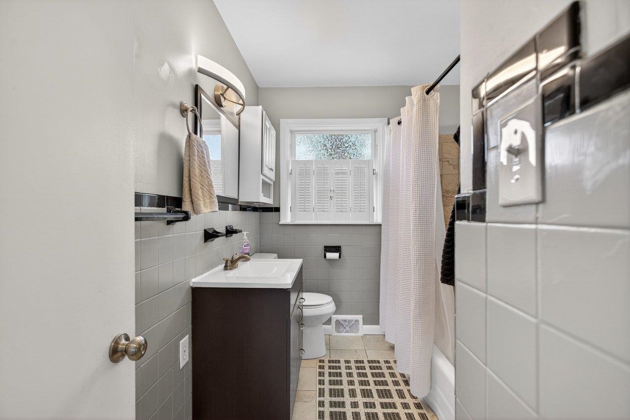 926 JEFFERSON ST, HARRISONBURG, Virginia 22801, 3 Bedrooms Bedrooms, ,1 BathroomBathrooms,Residential,926 JEFFERSON ST,674839 MLS # 674839