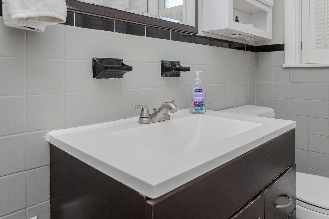 926 JEFFERSON ST, HARRISONBURG, Virginia 22801, 3 Bedrooms Bedrooms, ,1 BathroomBathrooms,Residential,926 JEFFERSON ST,674839 MLS # 674839