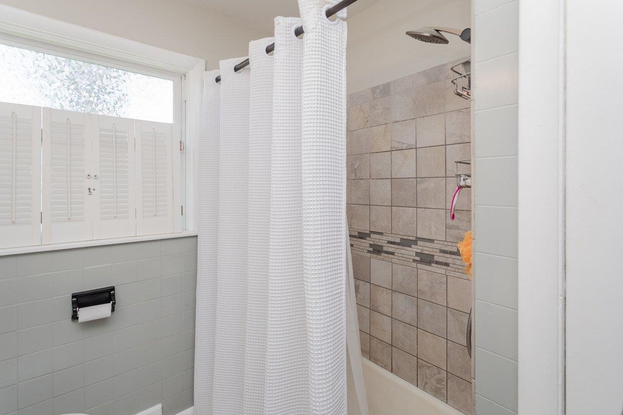 926 JEFFERSON ST, HARRISONBURG, Virginia 22801, 3 Bedrooms Bedrooms, ,1 BathroomBathrooms,Residential,926 JEFFERSON ST,674839 MLS # 674839