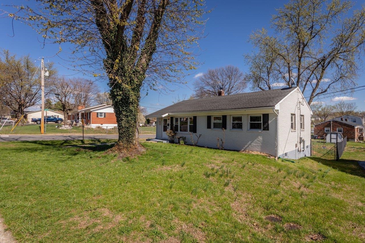 926 JEFFERSON ST, HARRISONBURG, Virginia 22801, 3 Bedrooms Bedrooms, ,1 BathroomBathrooms,Residential,926 JEFFERSON ST,674839 MLS # 674839