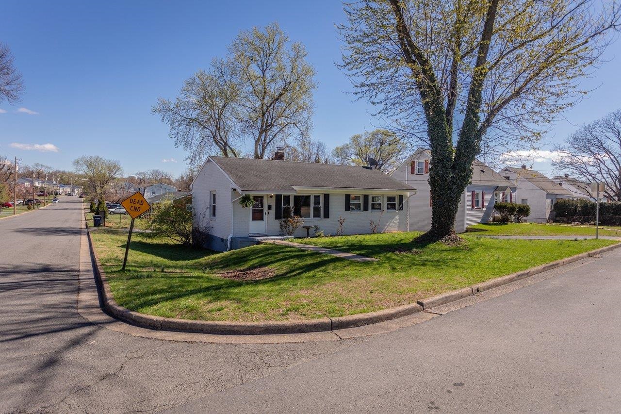 926 JEFFERSON ST, HARRISONBURG, Virginia 22801, 3 Bedrooms Bedrooms, ,1 BathroomBathrooms,Residential,926 JEFFERSON ST,674839 MLS # 674839