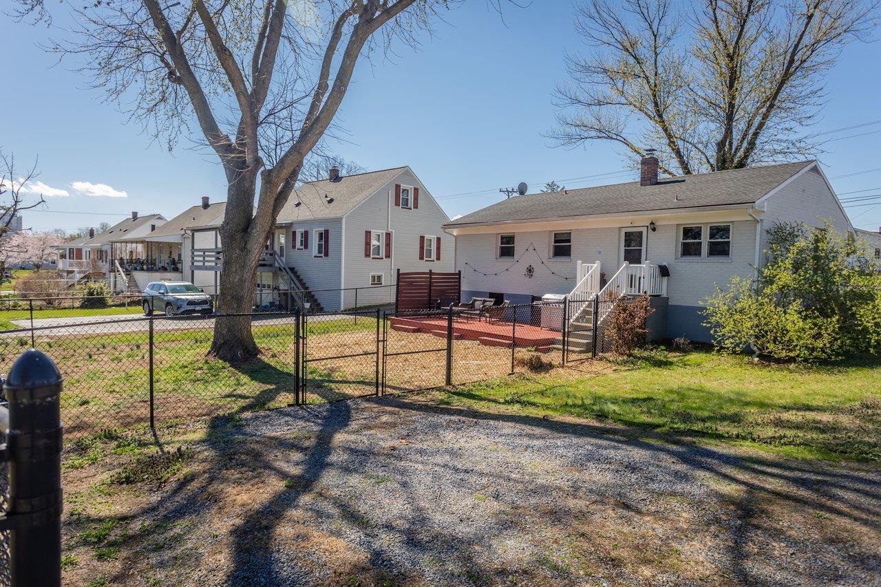 926 JEFFERSON ST, HARRISONBURG, Virginia 22801, 3 Bedrooms Bedrooms, ,1 BathroomBathrooms,Residential,926 JEFFERSON ST,674839 MLS # 674839