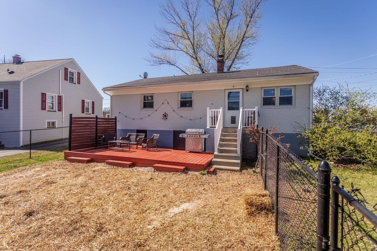 926 JEFFERSON ST, HARRISONBURG, Virginia 22801, 3 Bedrooms Bedrooms, ,1 BathroomBathrooms,Residential,926 JEFFERSON ST,674839 MLS # 674839