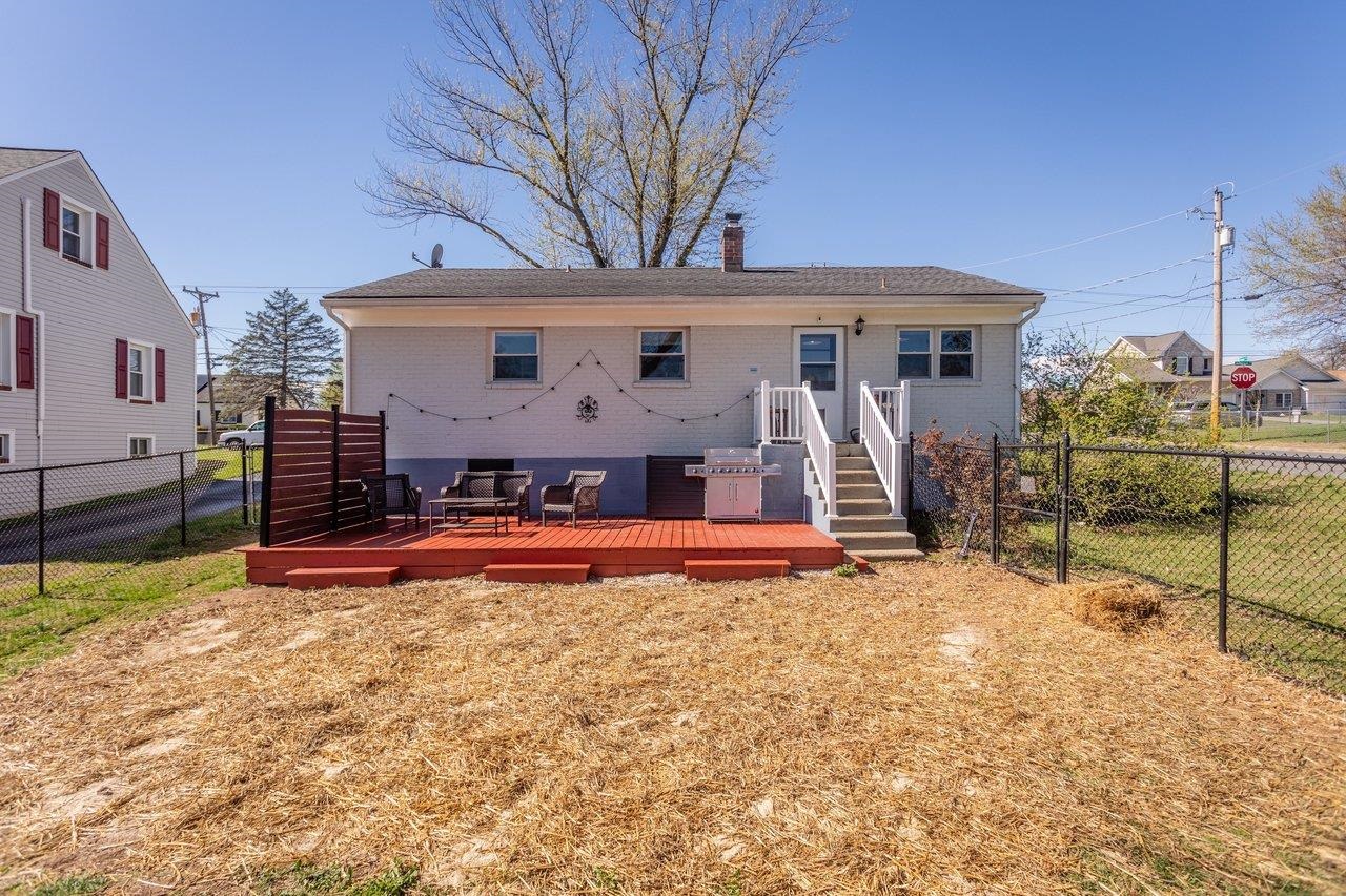 926 JEFFERSON ST, HARRISONBURG, Virginia 22801, 3 Bedrooms Bedrooms, ,1 BathroomBathrooms,Residential,926 JEFFERSON ST,674839 MLS # 674839