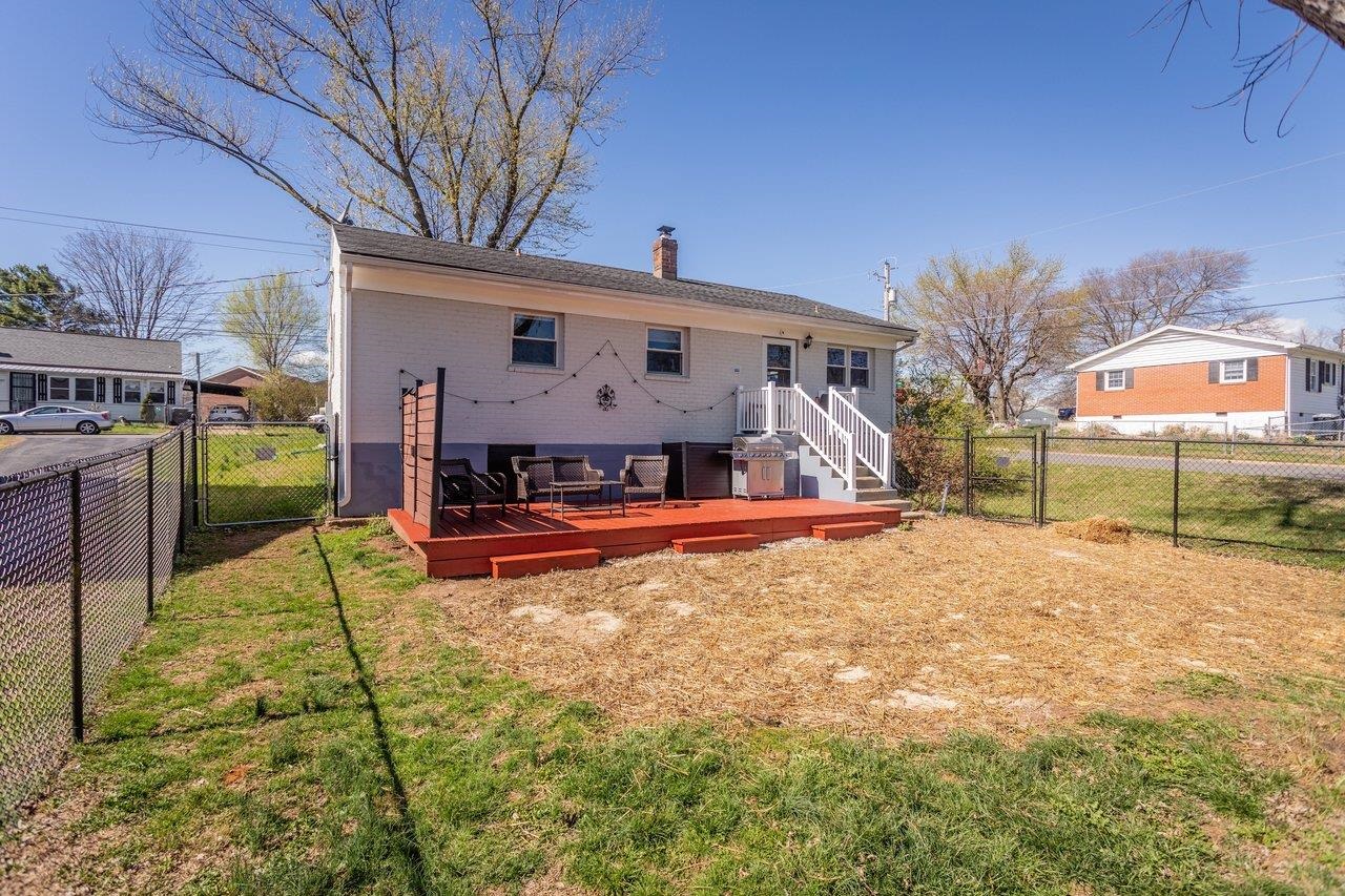 926 JEFFERSON ST, HARRISONBURG, Virginia 22801, 3 Bedrooms Bedrooms, ,1 BathroomBathrooms,Residential,926 JEFFERSON ST,674839 MLS # 674839