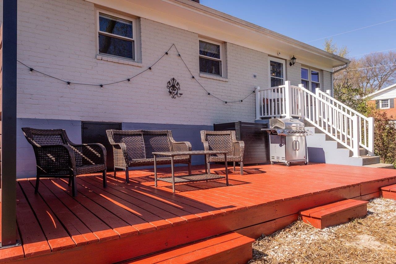 926 JEFFERSON ST, HARRISONBURG, Virginia 22801, 3 Bedrooms Bedrooms, ,1 BathroomBathrooms,Residential,926 JEFFERSON ST,674839 MLS # 674839