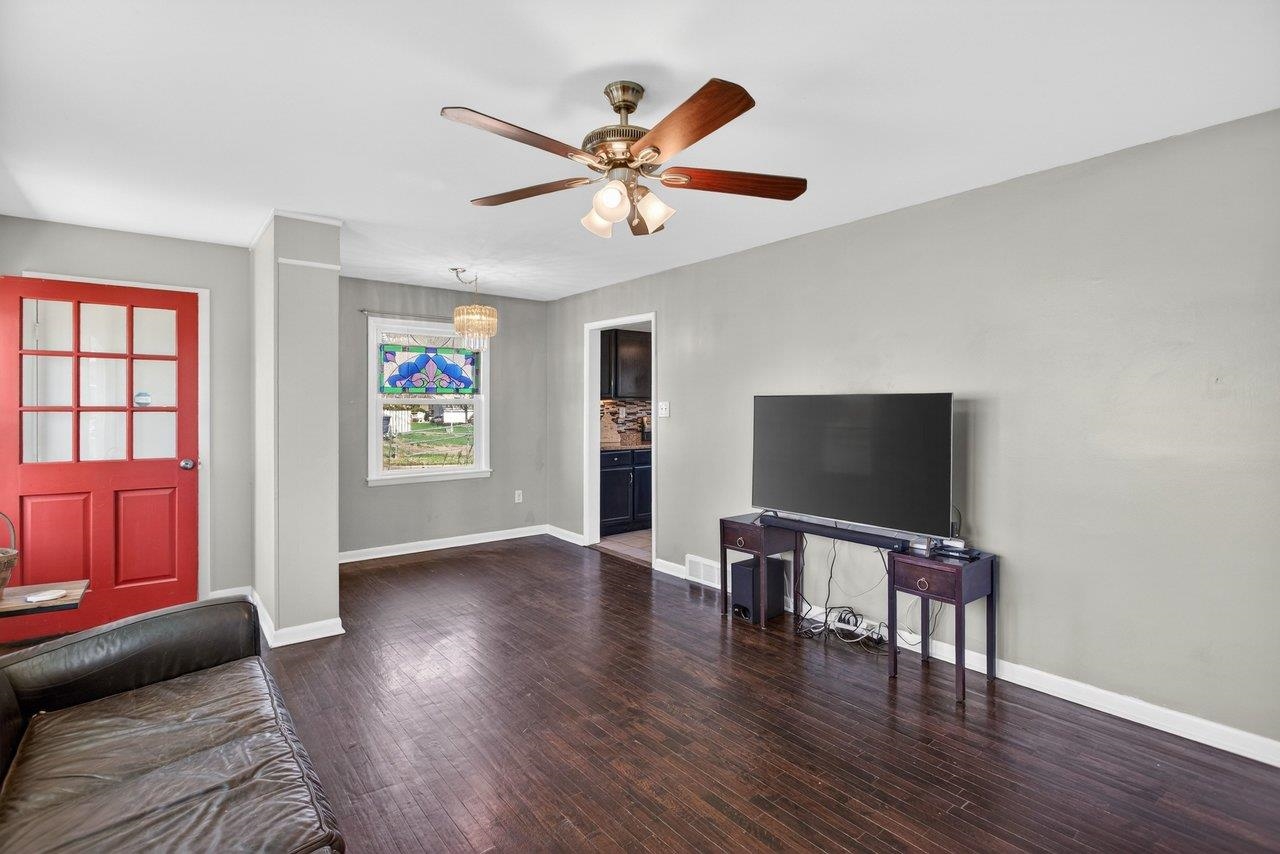 926 JEFFERSON ST, HARRISONBURG, Virginia 22801, 3 Bedrooms Bedrooms, ,1 BathroomBathrooms,Residential,926 JEFFERSON ST,674839 MLS # 674839