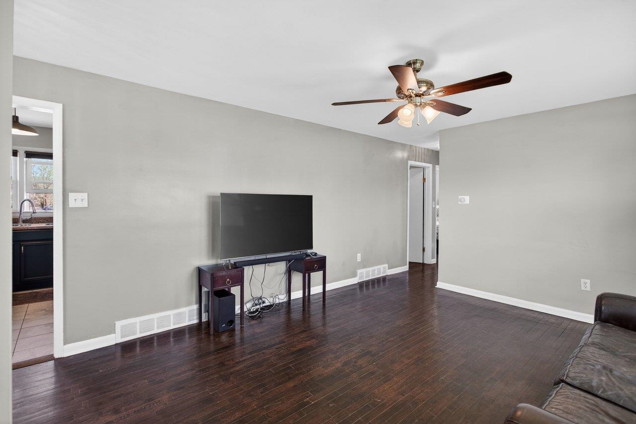 926 JEFFERSON ST, HARRISONBURG, Virginia 22801, 3 Bedrooms Bedrooms, ,1 BathroomBathrooms,Residential,926 JEFFERSON ST,674839 MLS # 674839