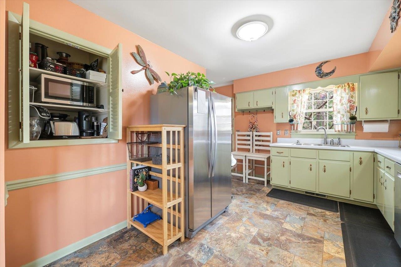 408 ROBIN ST, STAUNTON, Virginia 24401, 3 Bedrooms Bedrooms, ,2 BathroomsBathrooms,Residential,408 ROBIN ST,674844 MLS # 674844 408 ROBIN ST, STAUNTON, Virginia 24401, 3 Bedrooms Bedrooms, ,2 BathroomsBathrooms,Residential,408 ROBIN ST,674844 MLS # 674844