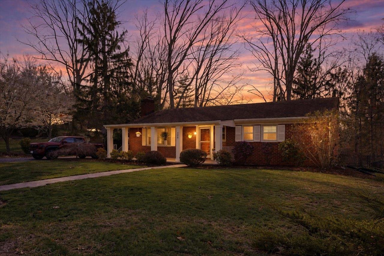 408 ROBIN ST, STAUNTON, Virginia 24401, 3 Bedrooms Bedrooms, ,2 BathroomsBathrooms,Residential,408 ROBIN ST,674844 MLS # 674844 408 ROBIN ST, STAUNTON, Virginia 24401, 3 Bedrooms Bedrooms, ,2 BathroomsBathrooms,Residential,408 ROBIN ST,674844 MLS # 674844