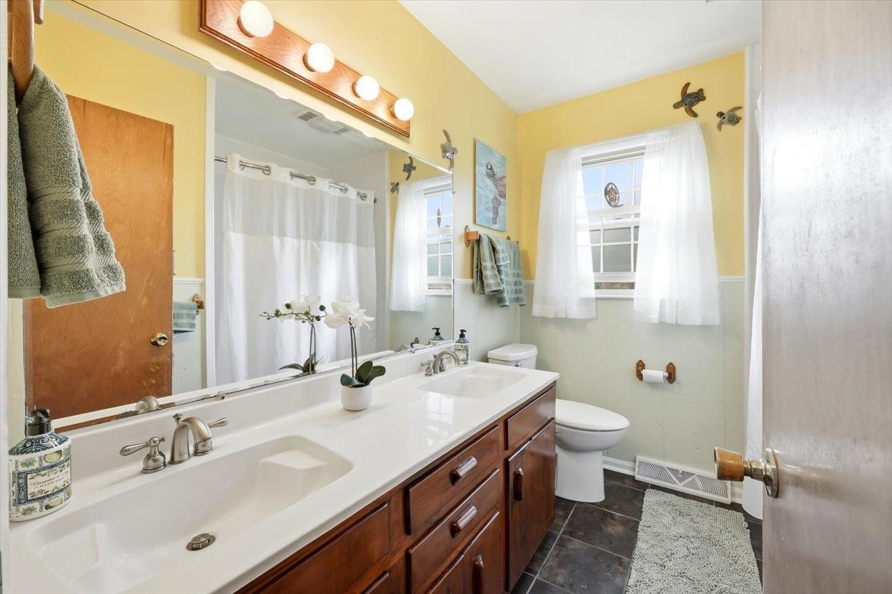 408 ROBIN ST, STAUNTON, Virginia 24401, 3 Bedrooms Bedrooms, ,2 BathroomsBathrooms,Residential,408 ROBIN ST,674844 MLS # 674844 408 ROBIN ST, STAUNTON, Virginia 24401, 3 Bedrooms Bedrooms, ,2 BathroomsBathrooms,Residential,408 ROBIN ST,674844 MLS # 674844