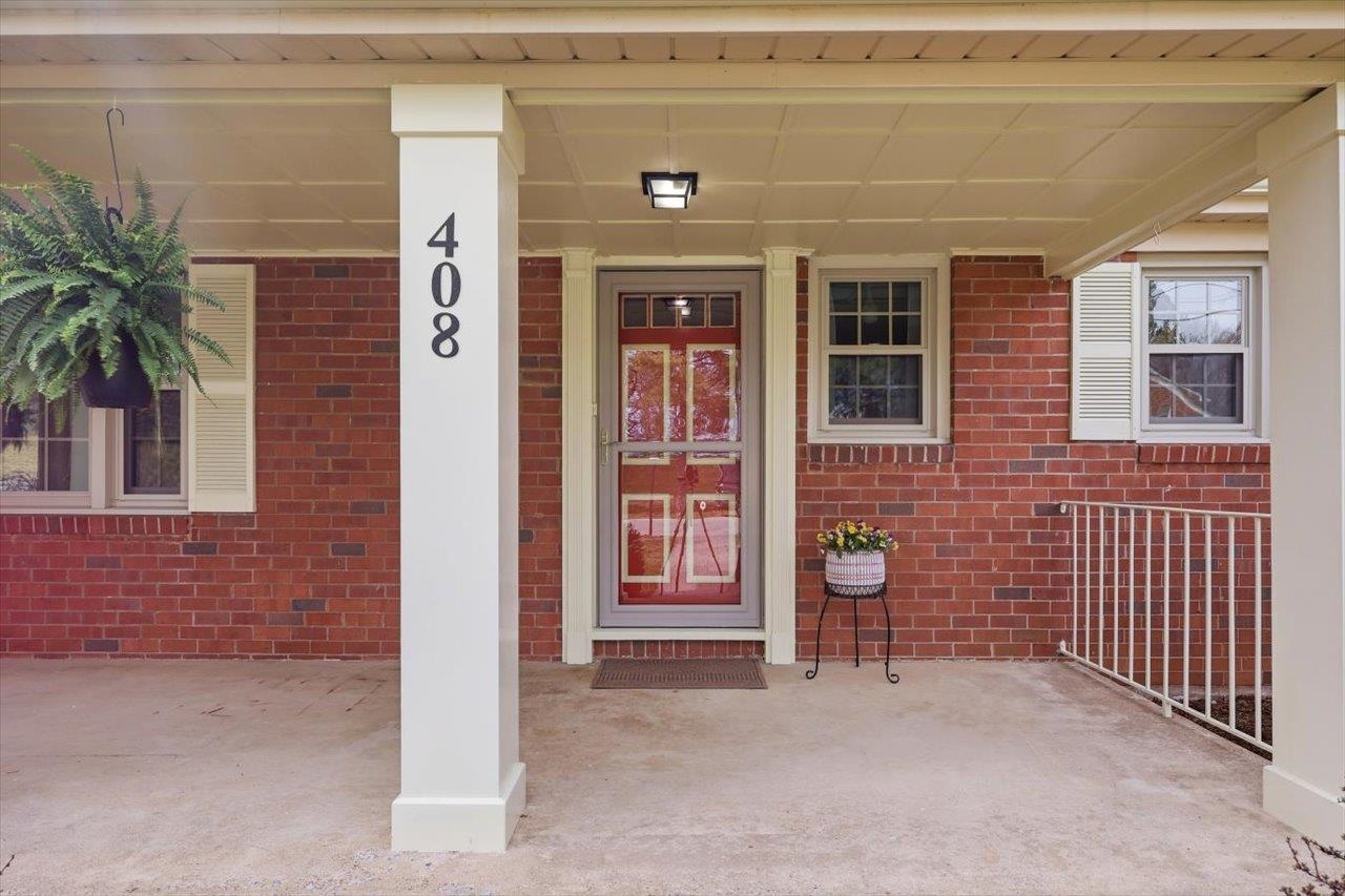 408 ROBIN ST, STAUNTON, Virginia 24401, 3 Bedrooms Bedrooms, ,2 BathroomsBathrooms,Residential,408 ROBIN ST,674844 MLS # 674844 408 ROBIN ST, STAUNTON, Virginia 24401, 3 Bedrooms Bedrooms, ,2 BathroomsBathrooms,Residential,408 ROBIN ST,674844 MLS # 674844