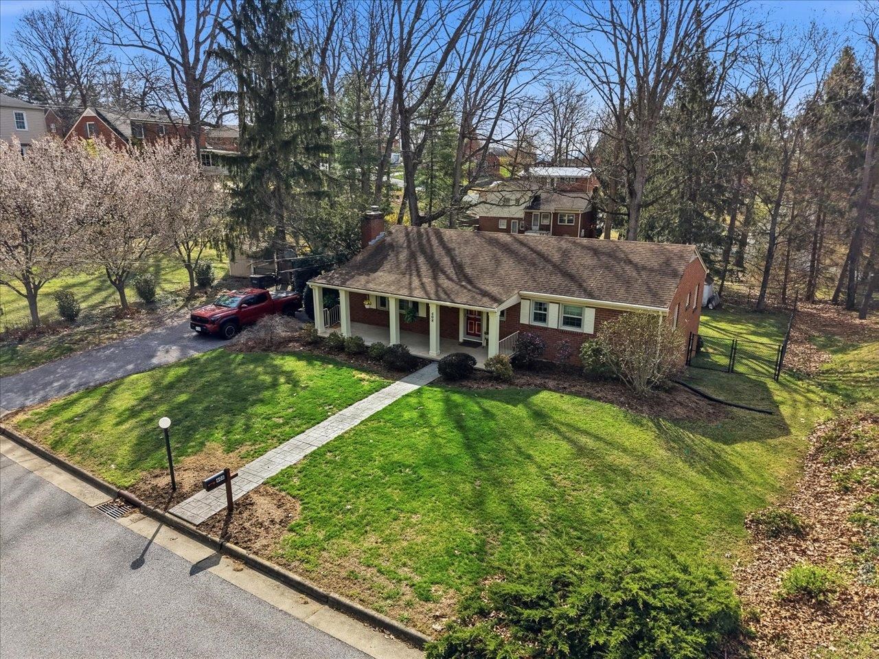 408 ROBIN ST, STAUNTON, Virginia 24401, 3 Bedrooms Bedrooms, ,2 BathroomsBathrooms,Residential,408 ROBIN ST,674844 MLS # 674844 408 ROBIN ST, STAUNTON, Virginia 24401, 3 Bedrooms Bedrooms, ,2 BathroomsBathrooms,Residential,408 ROBIN ST,674844 MLS # 674844