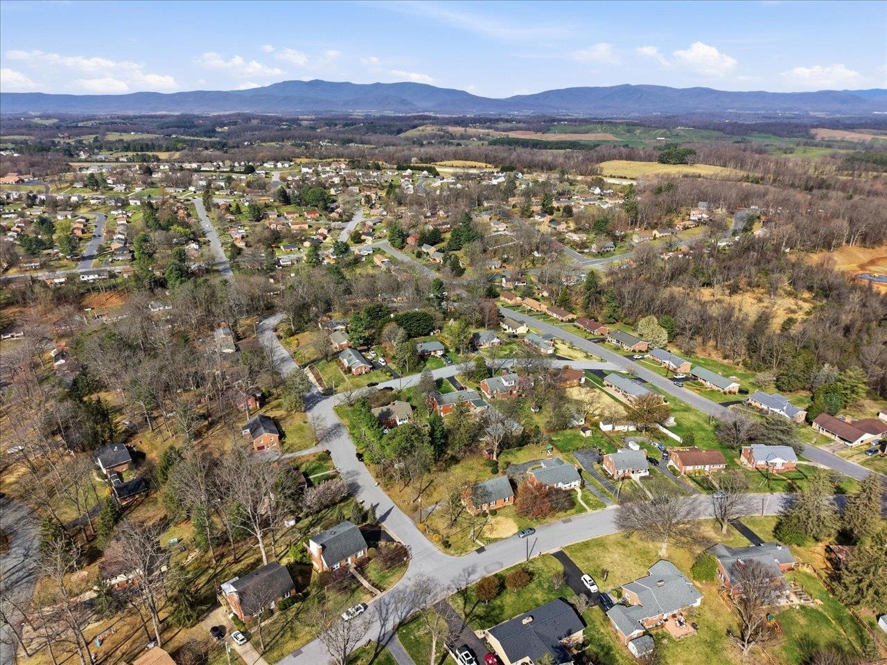 408 ROBIN ST, STAUNTON, Virginia 24401, 3 Bedrooms Bedrooms, ,2 BathroomsBathrooms,Residential,408 ROBIN ST,674844 MLS # 674844 408 ROBIN ST, STAUNTON, Virginia 24401, 3 Bedrooms Bedrooms, ,2 BathroomsBathrooms,Residential,408 ROBIN ST,674844 MLS # 674844