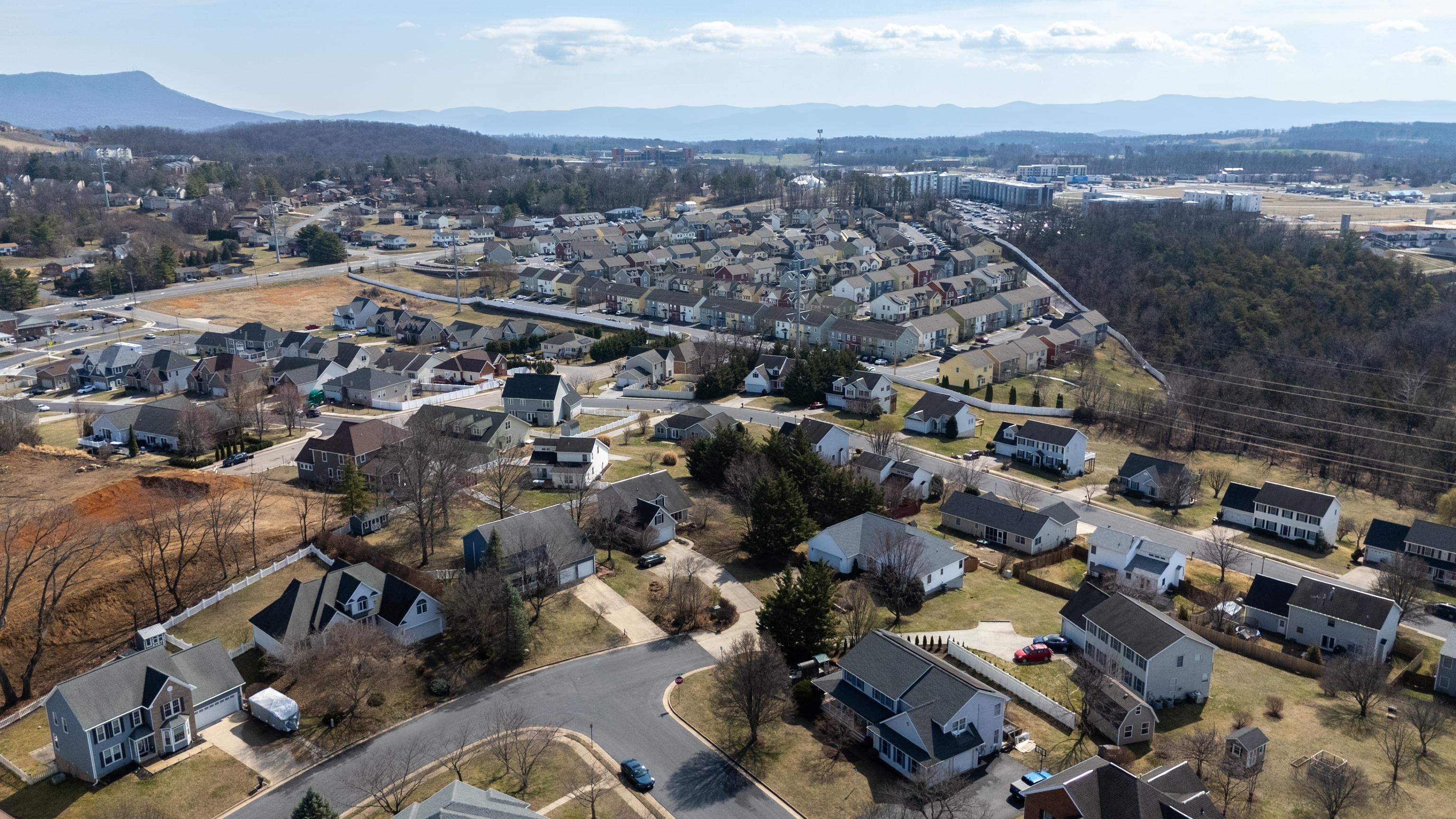 1540 APPLE RIDGE CT, HARRISONBURG, Virginia 22801, 4 Bedrooms Bedrooms, ,2 BathroomsBathrooms,Residential,1540 APPLE RIDGE CT,674846 MLS # 674846