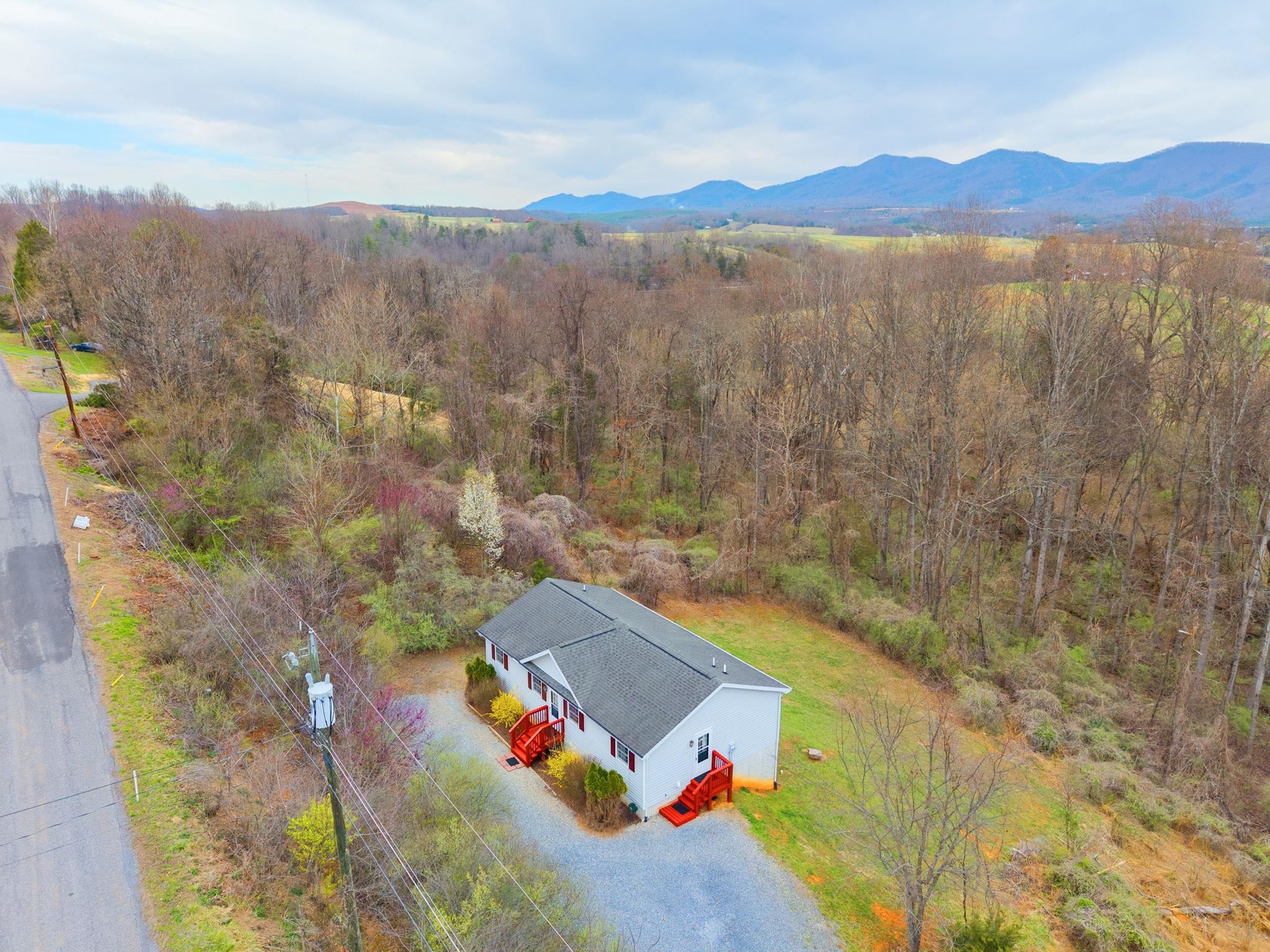 60 PATHFINDER DR, LEXINGTON, Virginia 24450, 2 Bedrooms Bedrooms, ,2 BathroomsBathrooms,Residential,60 PATHFINDER DR,674847 MLS # 674847