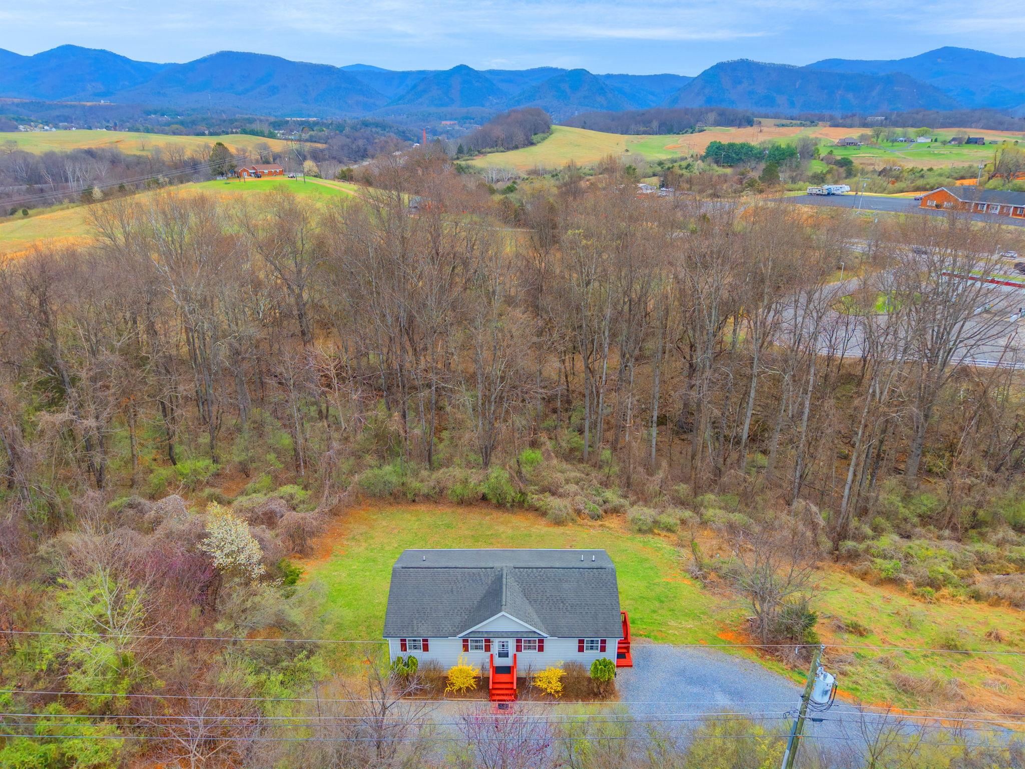 60 PATHFINDER DR, LEXINGTON, Virginia 24450, 2 Bedrooms Bedrooms, ,2 BathroomsBathrooms,Residential,60 PATHFINDER DR,674847 MLS # 674847