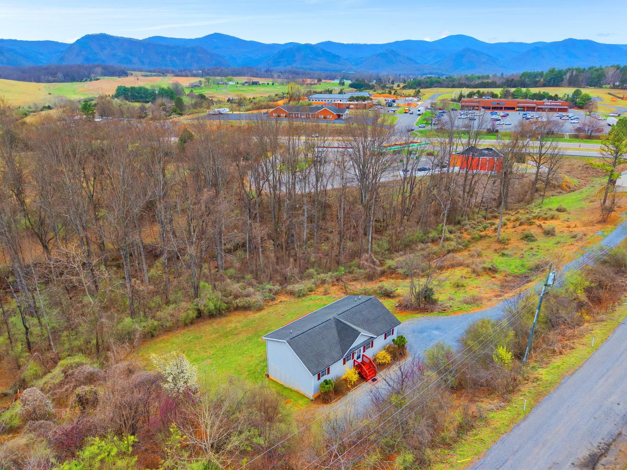 60 PATHFINDER DR, LEXINGTON, Virginia 24450, 2 Bedrooms Bedrooms, ,2 BathroomsBathrooms,Residential,60 PATHFINDER DR,674847 MLS # 674847