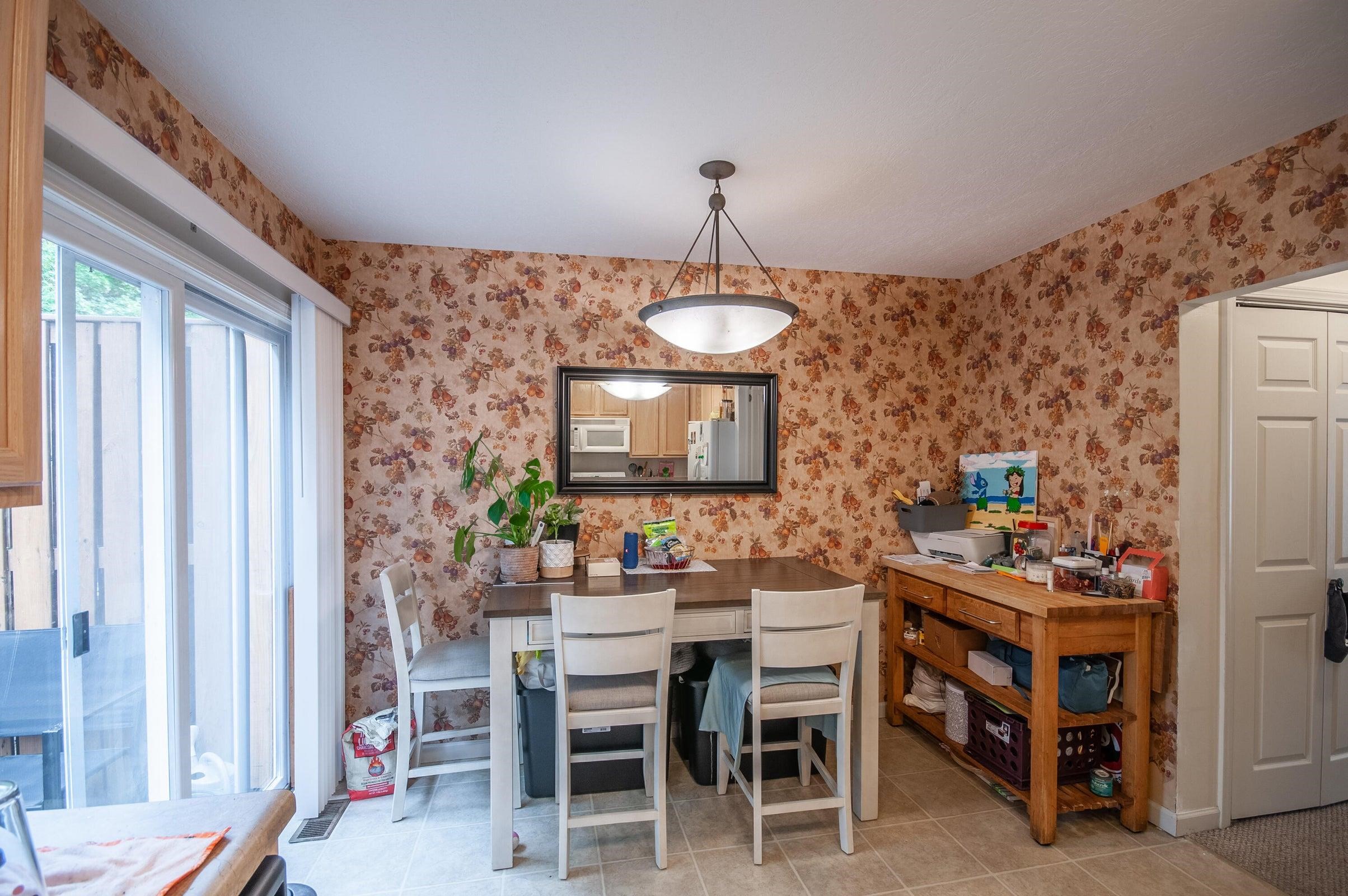Kitchen features eat-in dining area.
