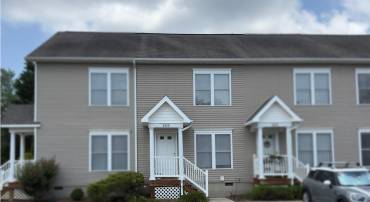 Sweet, well-maintained 2 bedroom/2.5 bath townhome located in Pikes Place.